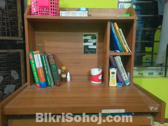 কম্পিউটার টেবিল/ পড়ার টেবিল বিক্রি করতে চাই